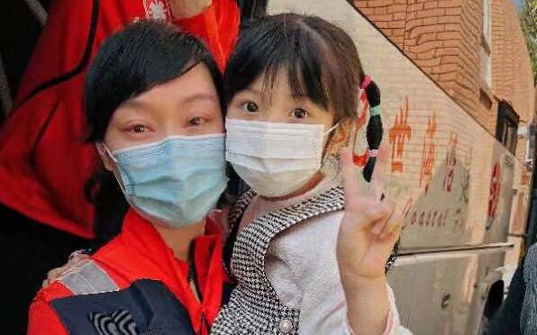 妈妈去支援上海，女儿一个动作破防了……
